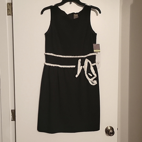 Taylor Dresses & Skirts - NWT TAYLOR Sleeveless Round Neck Black/Ivory Dress Size 4